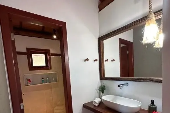 Banheiro em Joju Bangalôs & Bistrô
