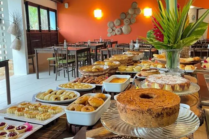 Café da manhã e refeições em Pousada Bangalôs do Pontal