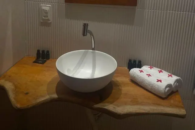 Banheiro em Pousada Corais do Bitingui